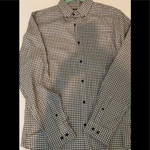 Men's long sleeved flannel shirt.